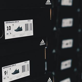 🚨GIVEAWAY ALERT🚨Hit our Instagram story to see what's going down with @adidas for #MarchMadness with @KUHoops • We're trying to giveaway as many pairs as possible!
#NiceKicks