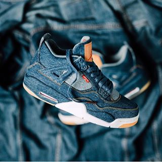 NYC // Swipe to read Nike's new method to reserve your pair of the LEVI'S x Air Jordan 4 at 21Mercer
photo via @kevnds #NiceKicks